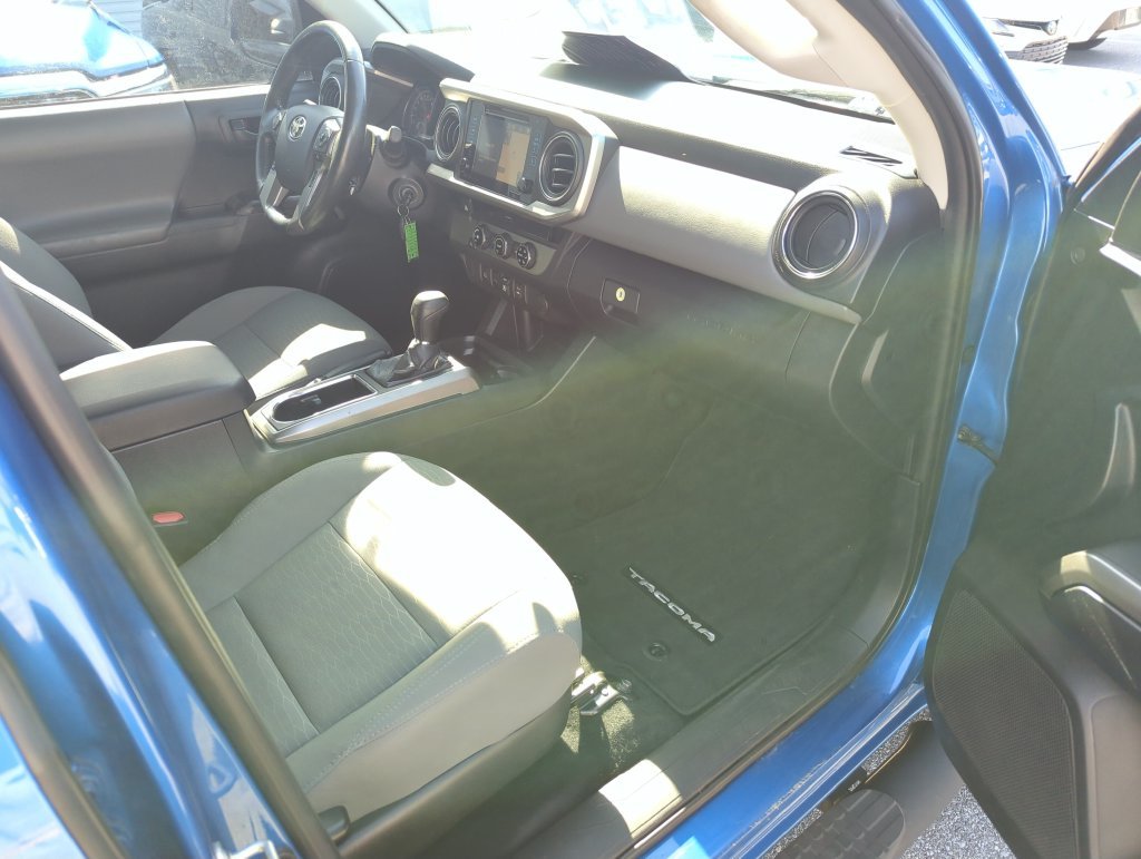 Used 2018 Blue Toyota SR5 image 30