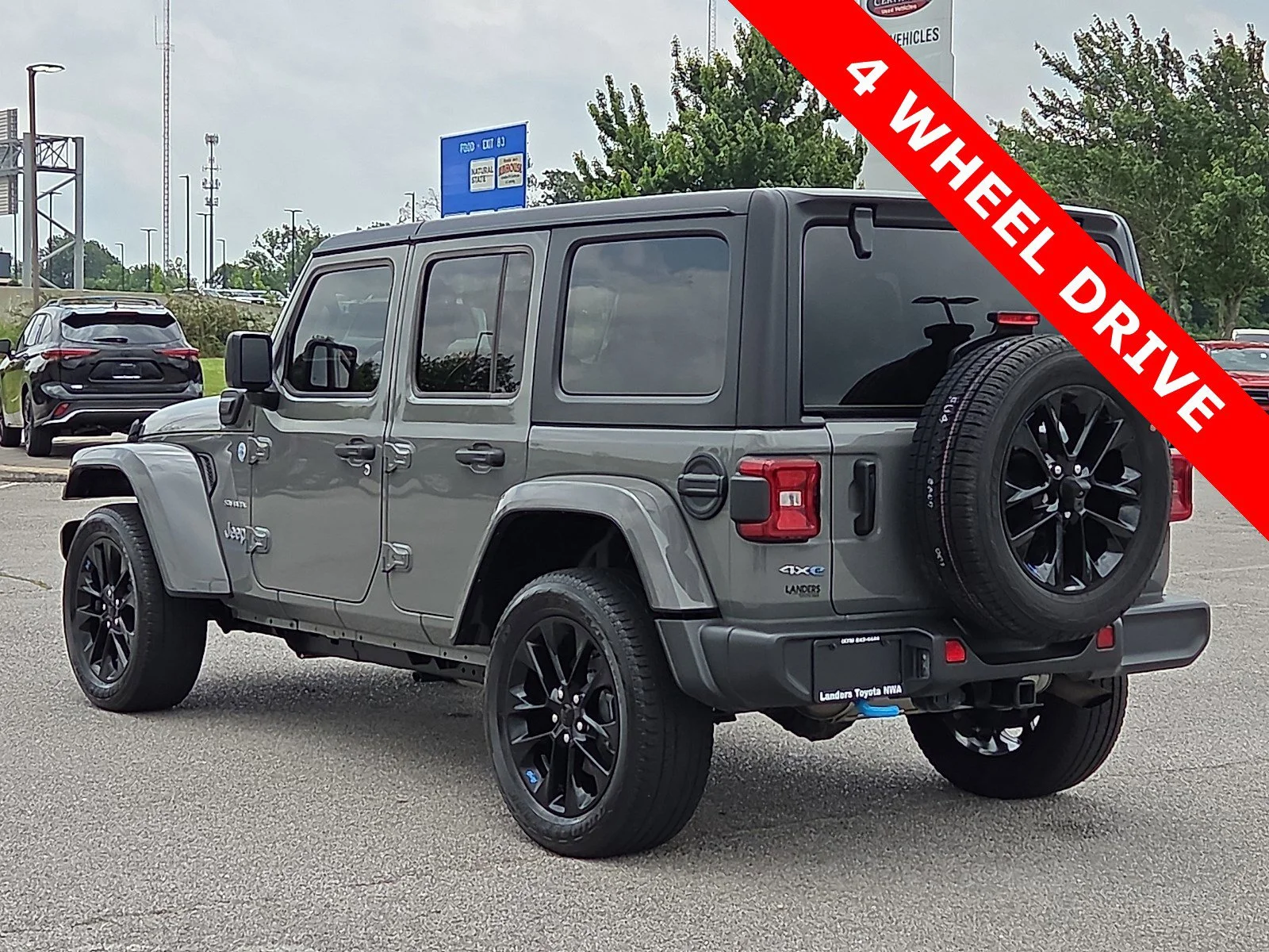 Used 2023 Sting-Gray Clearcoat Jeep Sahara image 4