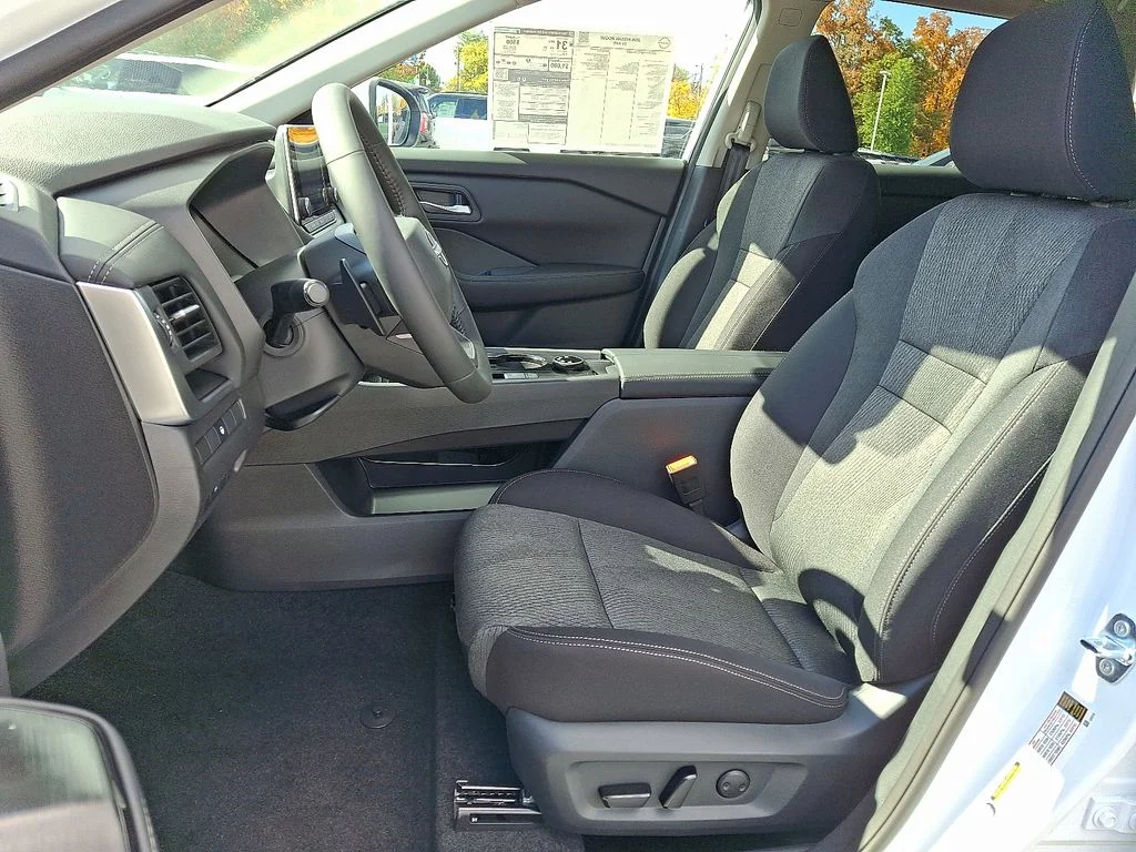 2026 Nissan Rogue SV - Photo 9