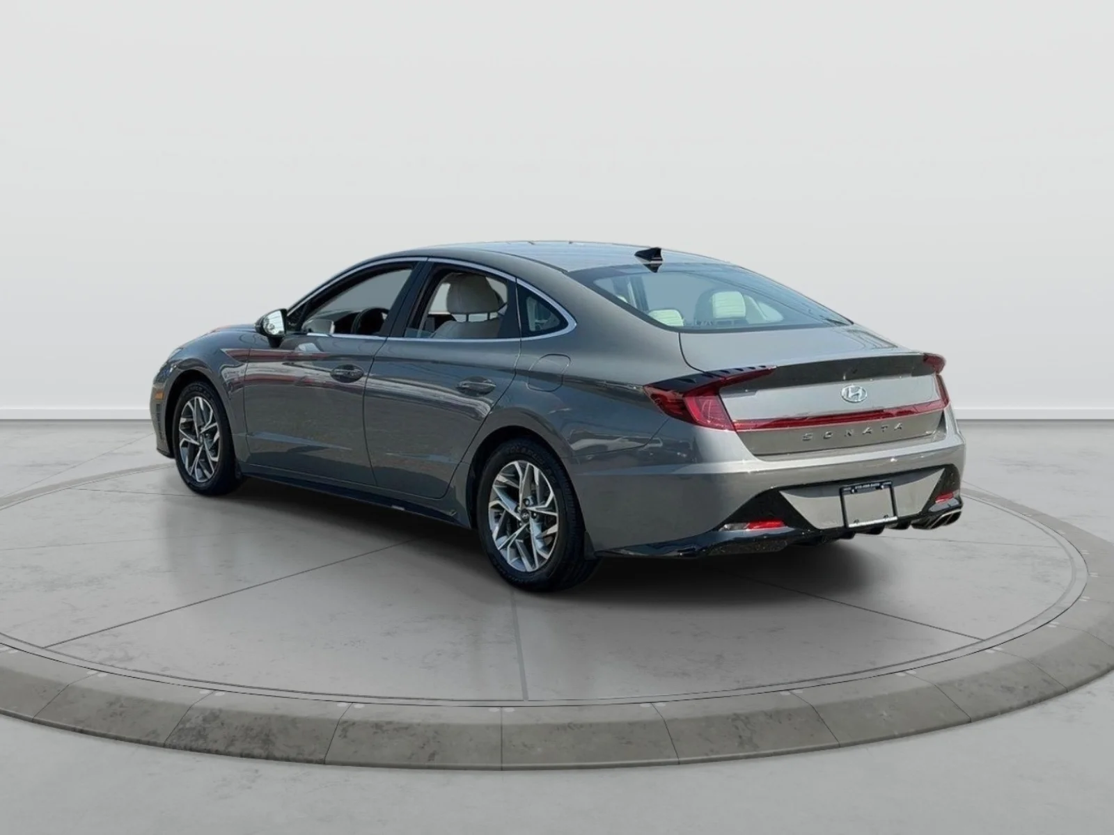 Used 2023 Gray Hyundai SEL image 4