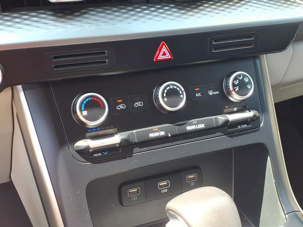 Used 2023 Blue Kia LX Seat Package image 20