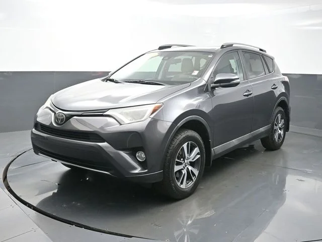 Used 2018 Gray Toyota XLE image 3