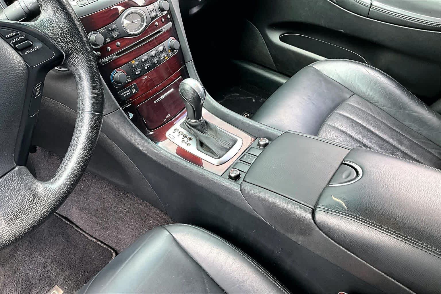 Used 2017 Black Obsidian INFINITI  image 16