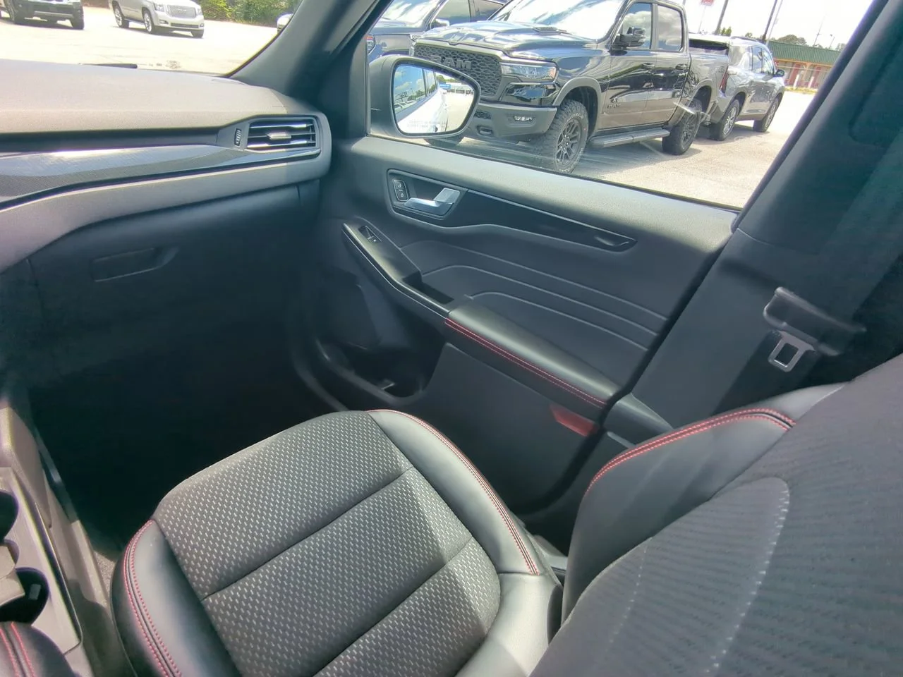 2025 Ford Escape ST-Line - Photo 16