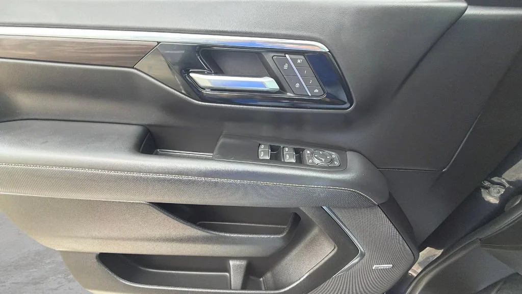Used 2025 Dark Ash Metallic Chevrolet Premier image 25