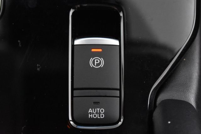 Used 2025  Mitsubishi SEL image 31