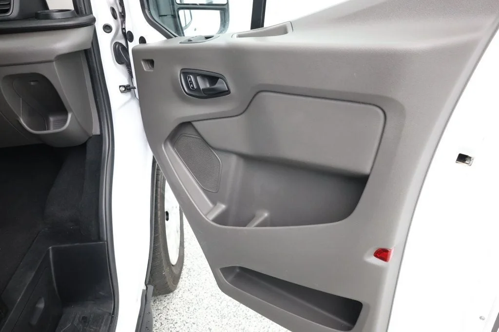 Used 2023 Oxford White Ford T-350 148