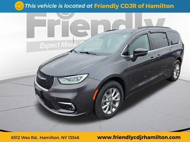 2022 Chrysler Pacifica Touring L's photo