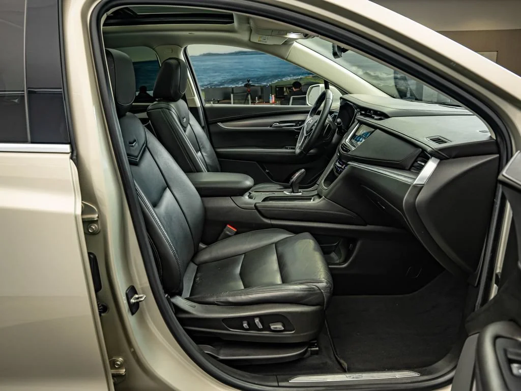 Used 2017 Silver Coast Metallic Cadillac Luxury image 35