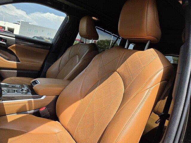 Used 2022 Opulent Amber Toyota Platinum image 11