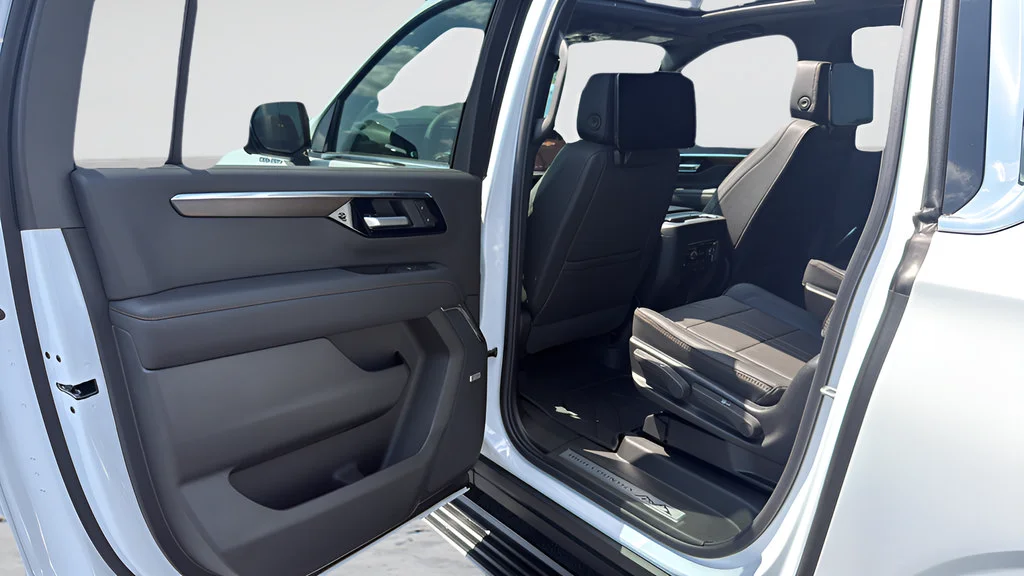 2026 Chevrolet Suburban High Country - Photo 36