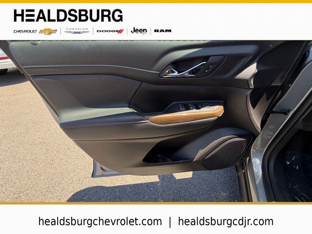 Used 2023 Silver GMC SLE image 11