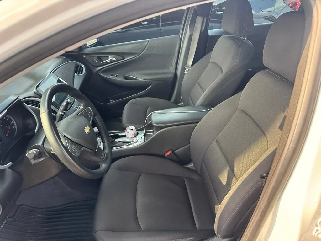 Used 2024 Summit White Chevrolet RS image 9