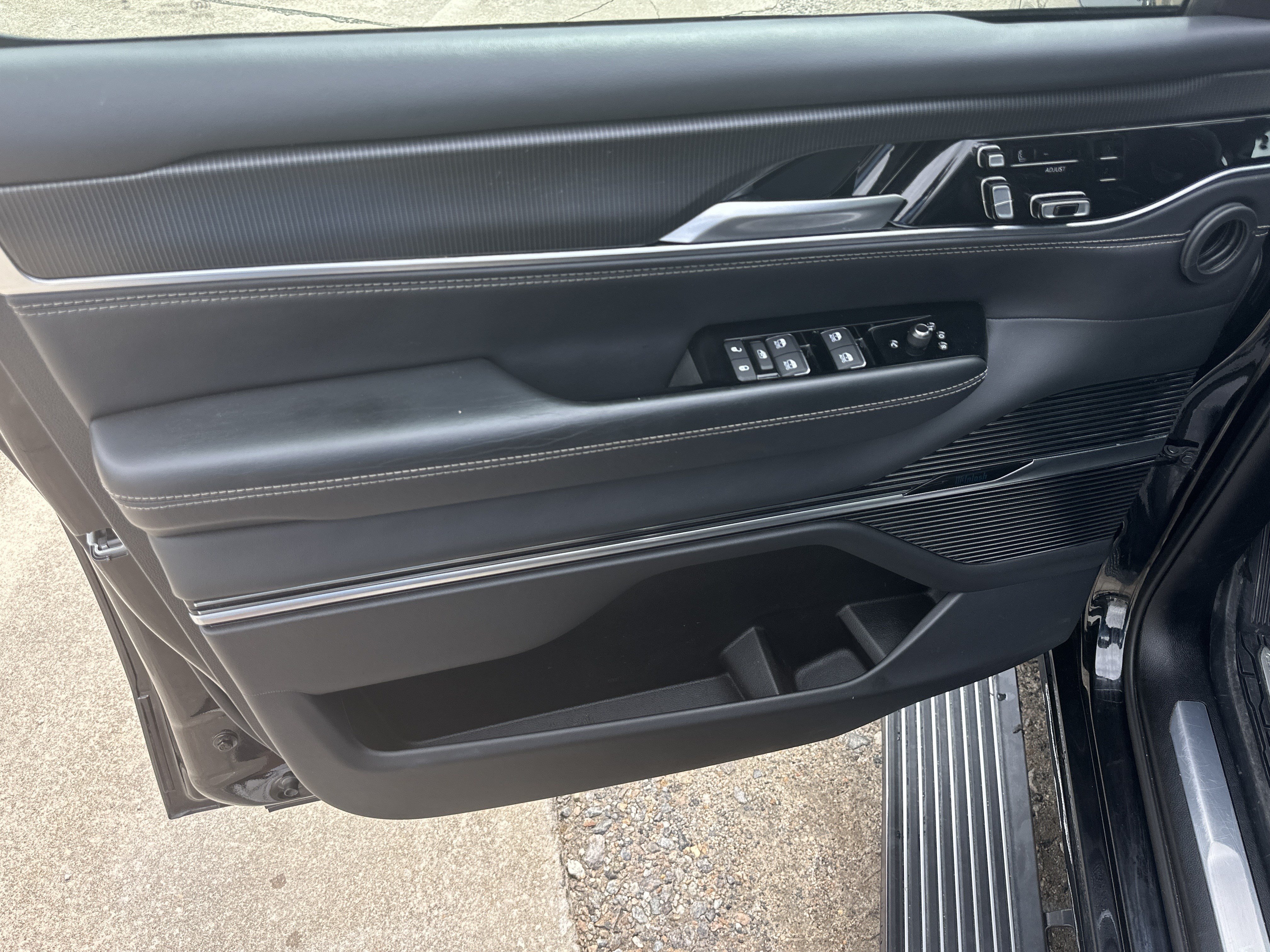2024 Jeep Grand Wagoneer L Series II - Photo 11