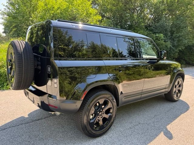 New 2026 Santorini Black Land Rover S image 5
