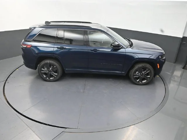 New 2027 Fathom Blue Pearl-Coat Paint Jeep Limited Reserve image 17