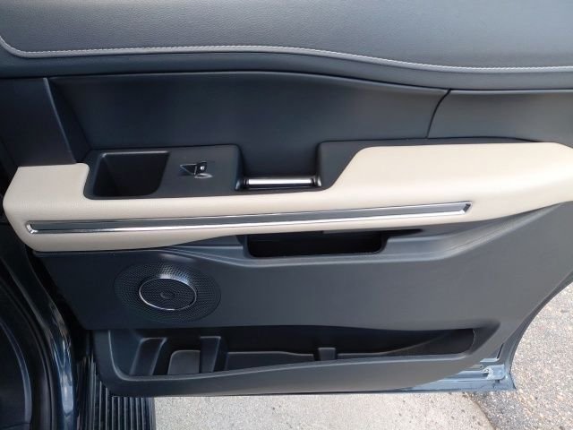 Used 2024 Blue Ford XLT image 33