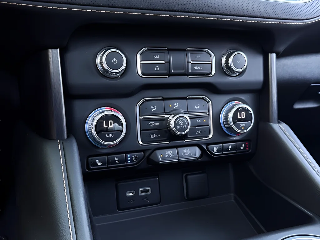 Used 2023 White GMC AT4 image 11