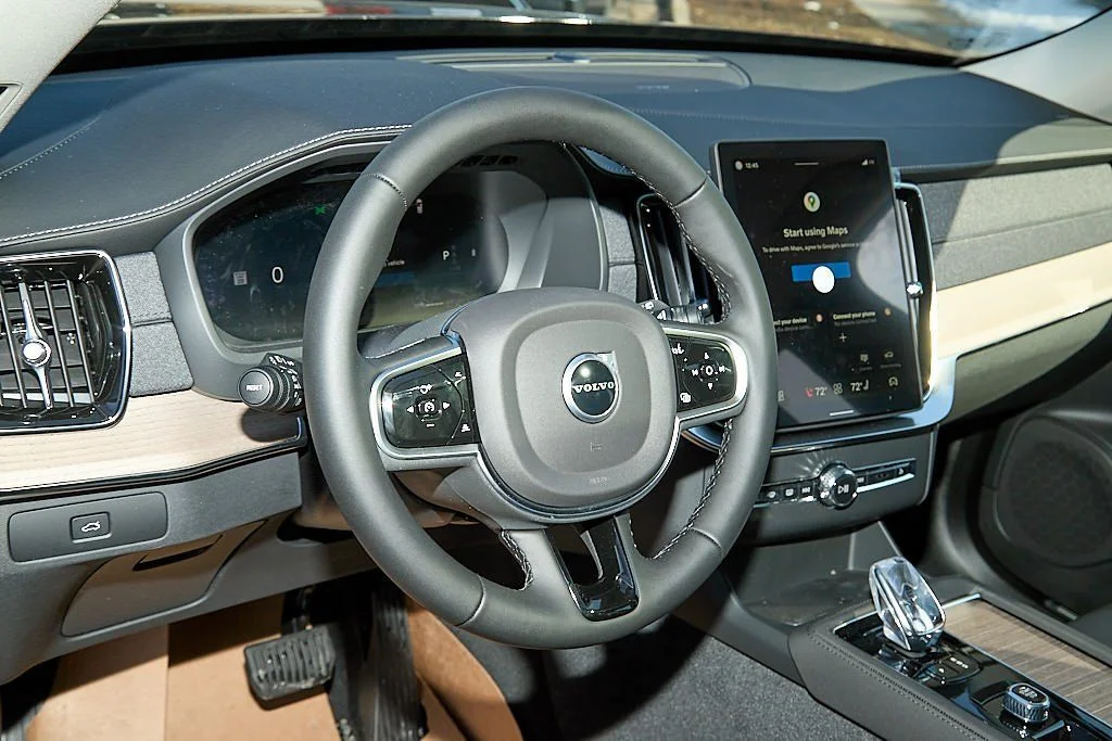 New 2026 Onyx Black Volvo Plus image 13