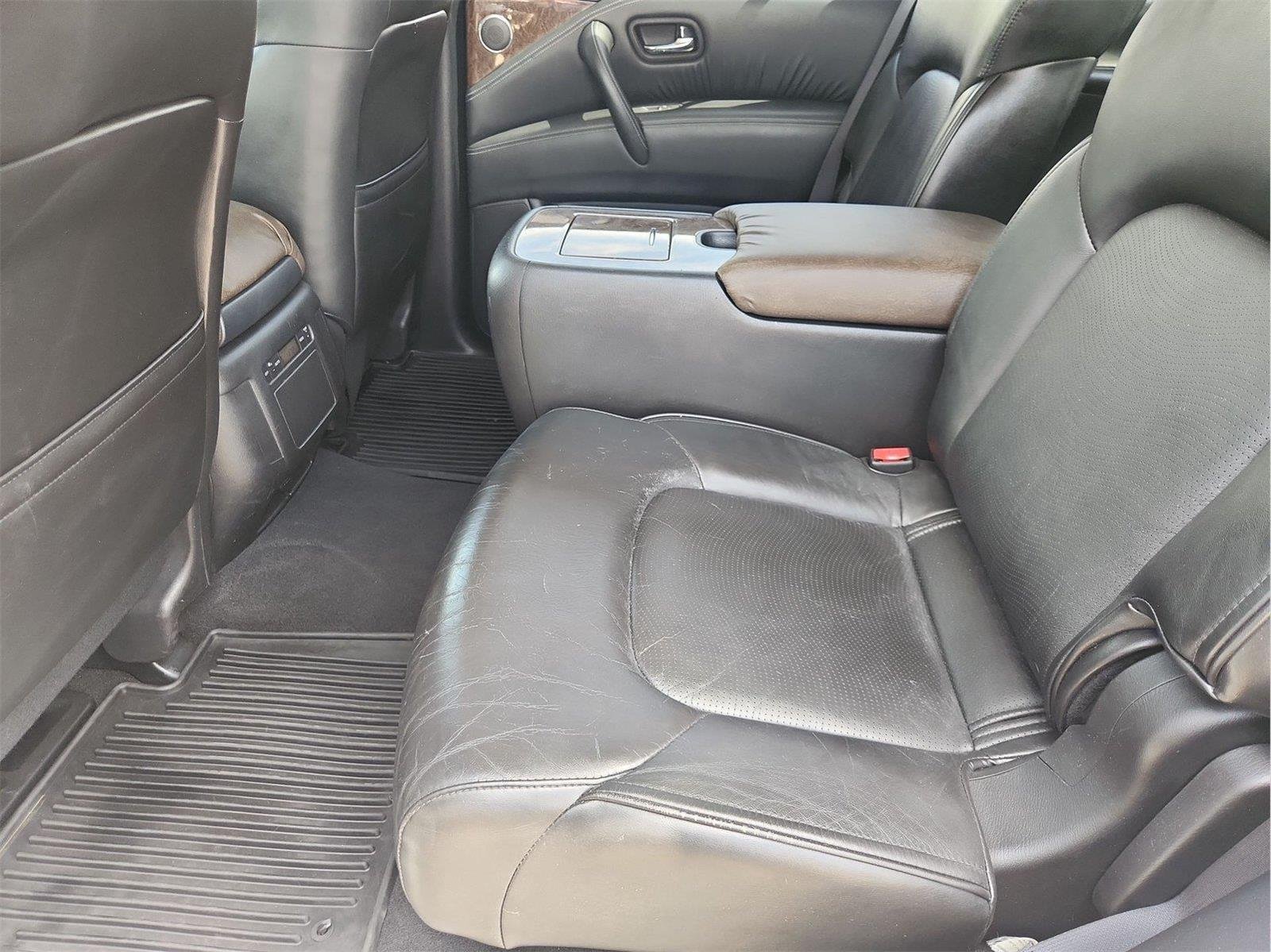 2015 INFINITI QX80 photo 24 of 34