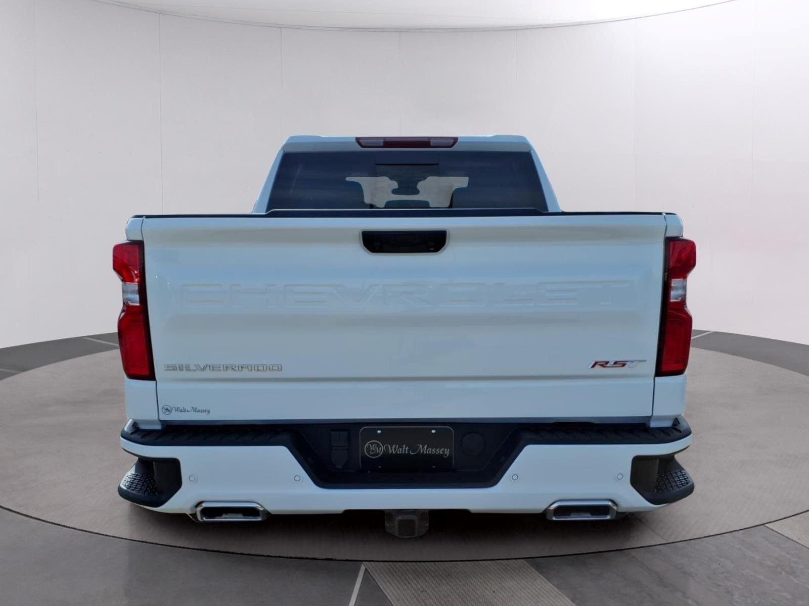 New 2026 Summit White Chevrolet RST image 4
