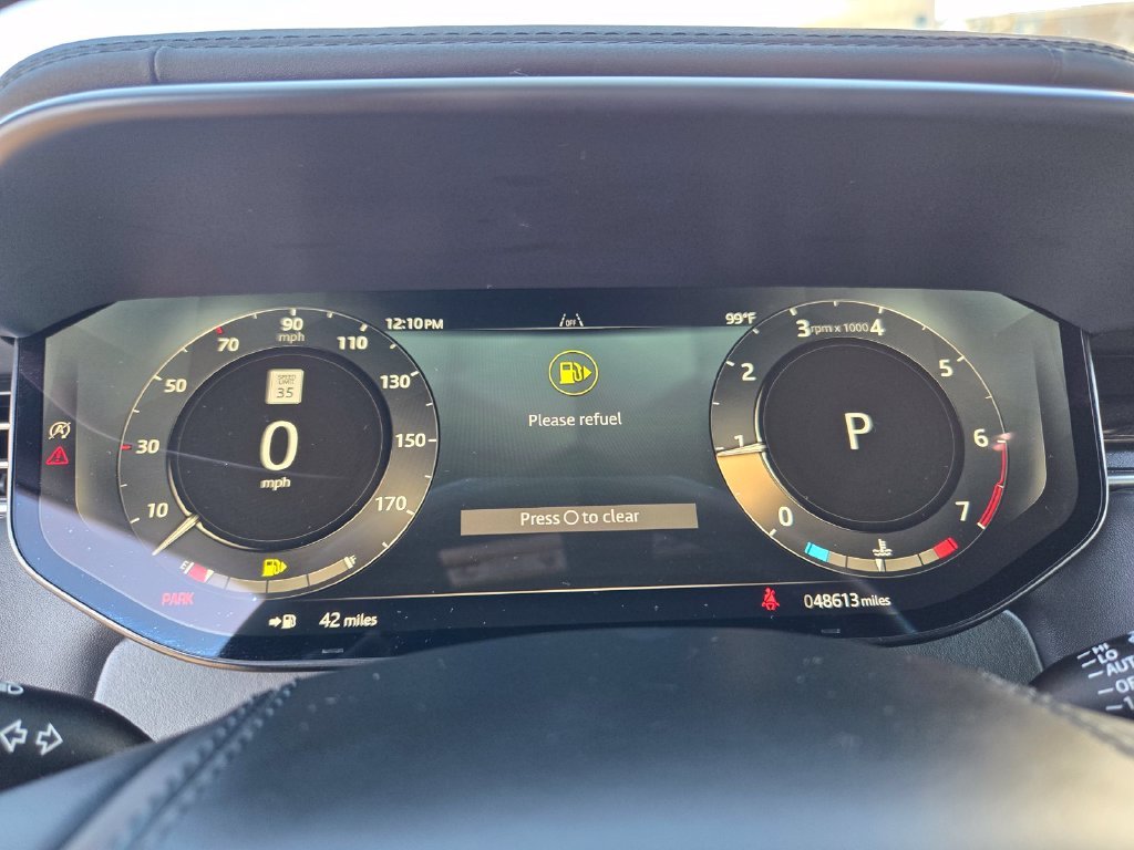 Used 2024  Land Rover Dynamic SE image 18