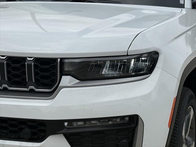 New 2026 Bright White Clear-Coat Exterior Paint Jeep Limited image 7