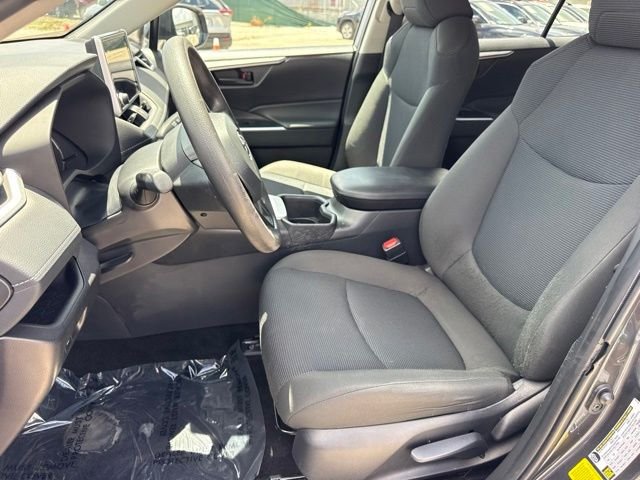 2025 Toyota RAV4 LE - Photo 11