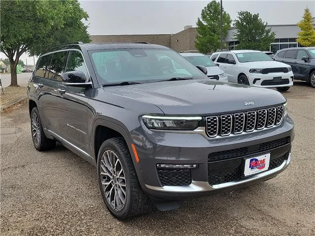 Used 2025 Gray Jeep Summit Reserve 4x4 image 6