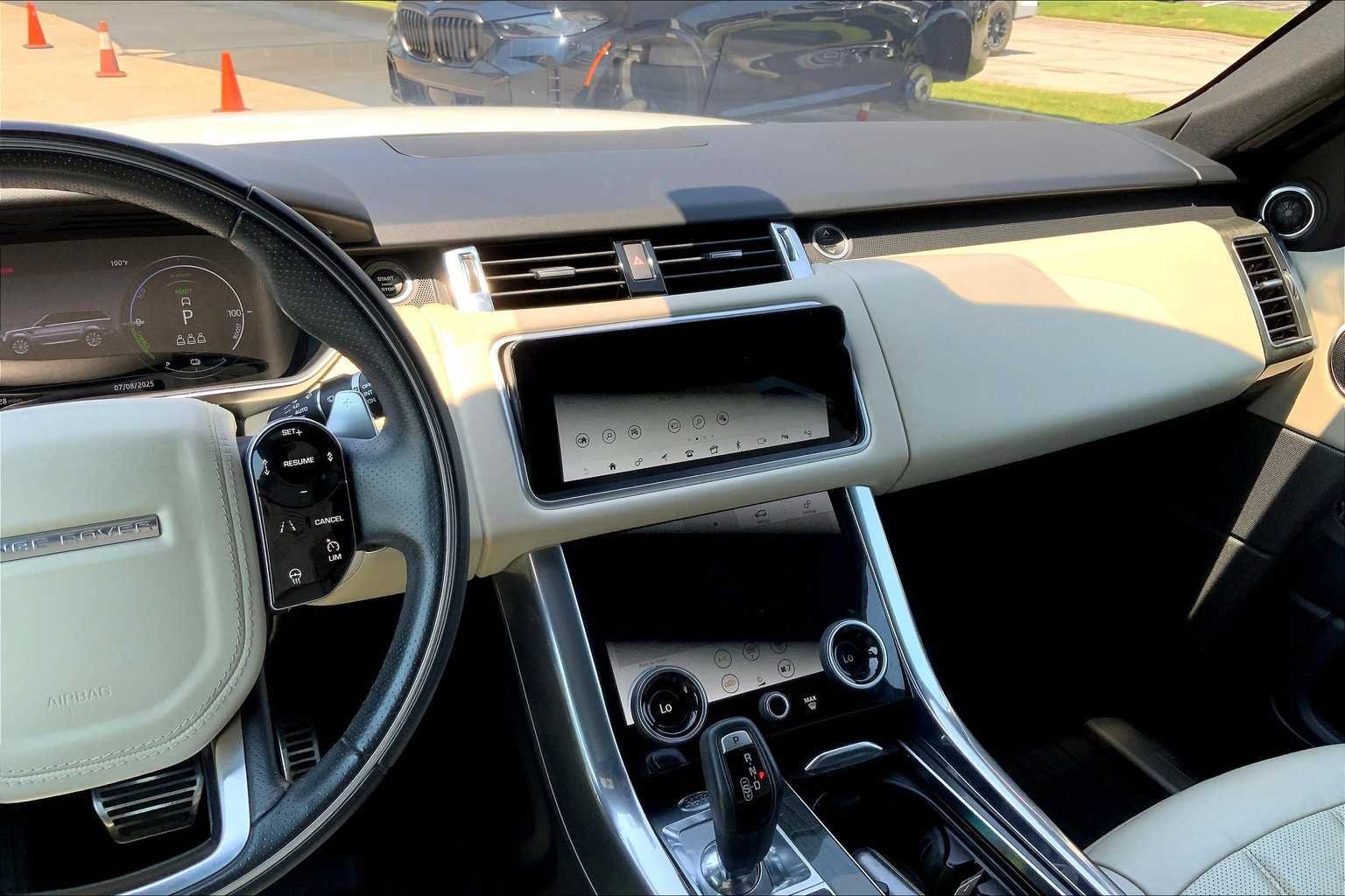 Used 2021 Fuji White Land Rover HSE Silver Edition image 11