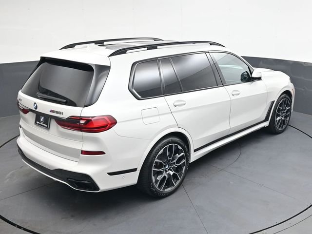 Used 2021 White BMW M50i image 23