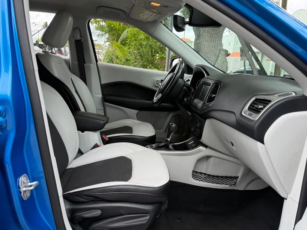 Certified Used 2019 Blue Jeep Latitude image 39