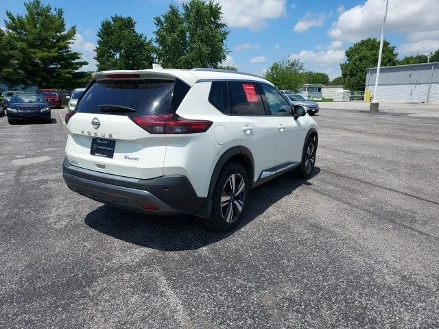 Used 2023 White Nissan SL image 4