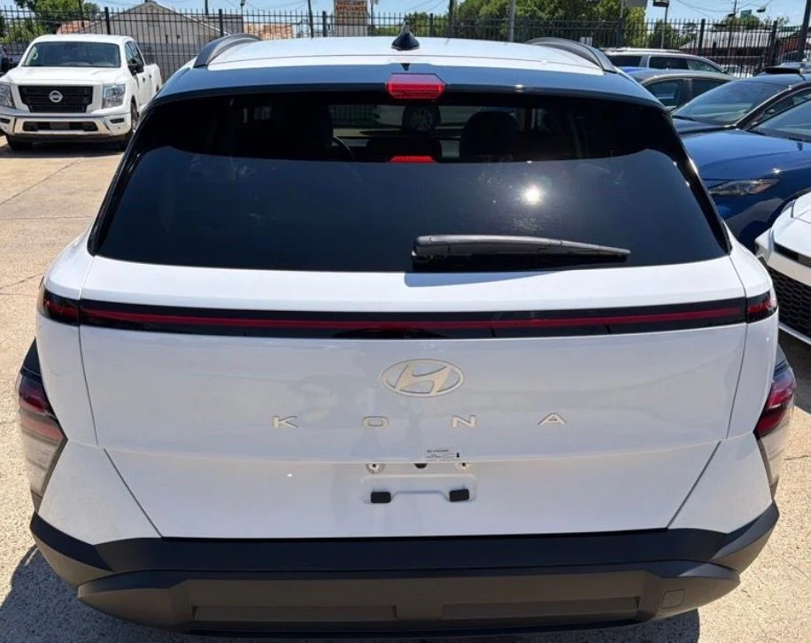Used 2026 White Hyundai SEL Sport image 5
