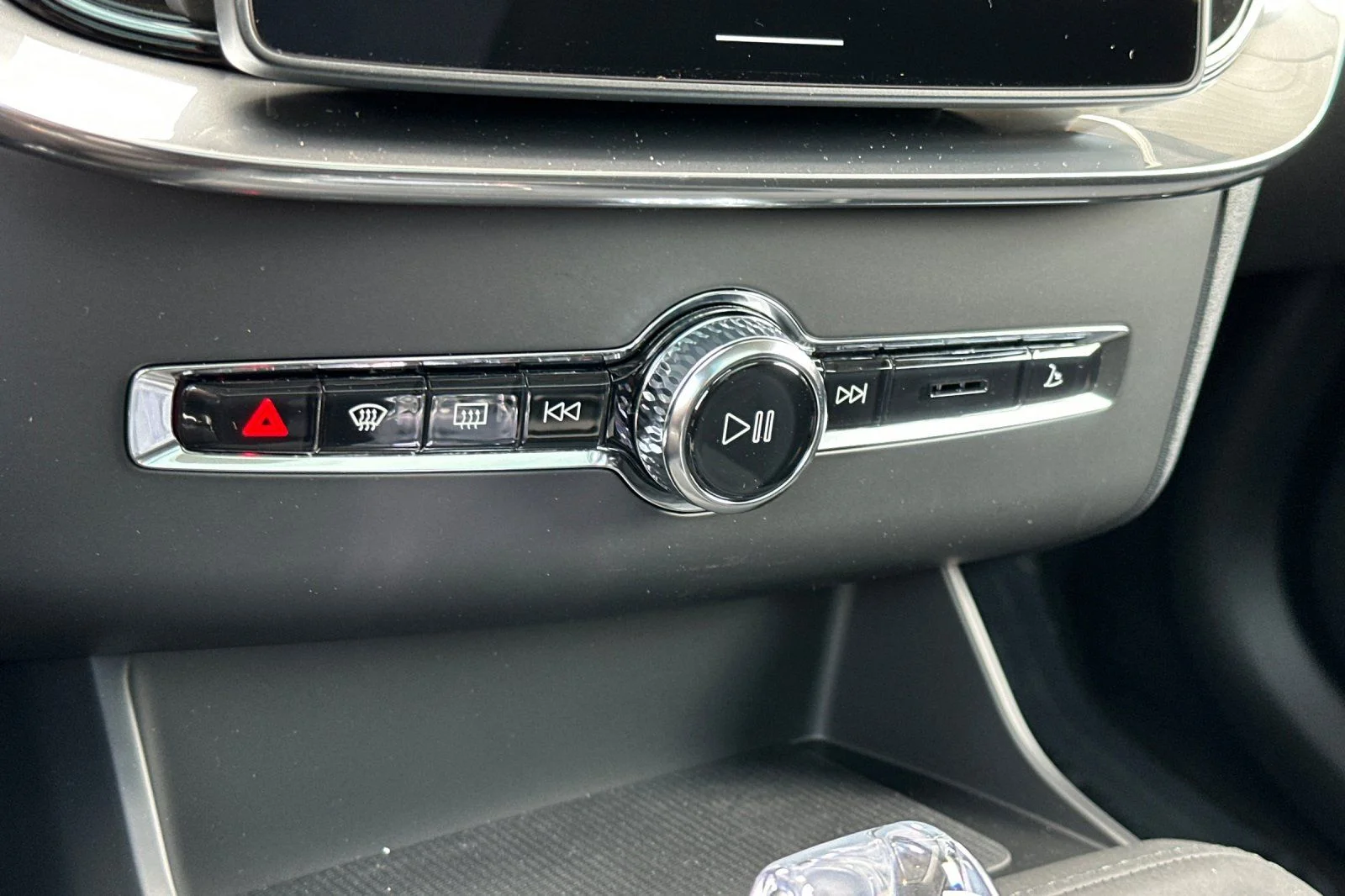 New 2026 Vapour Grey Volvo Plus image 21