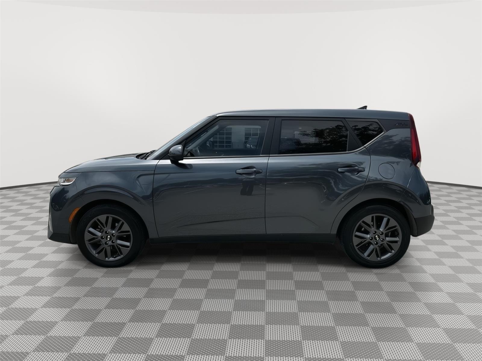 Used 2020 Gravity Gray Kia EX image 3