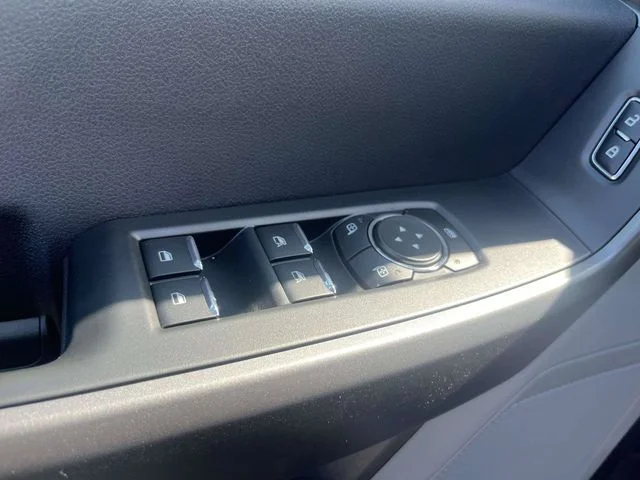 New 2026 Carbonized Gray Metallic Ford XLT image 13