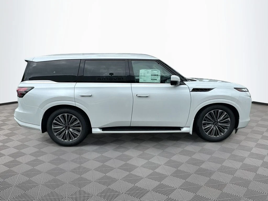 New 2026 RADIANT WHITE INFINITI Luxe 4WD image 4