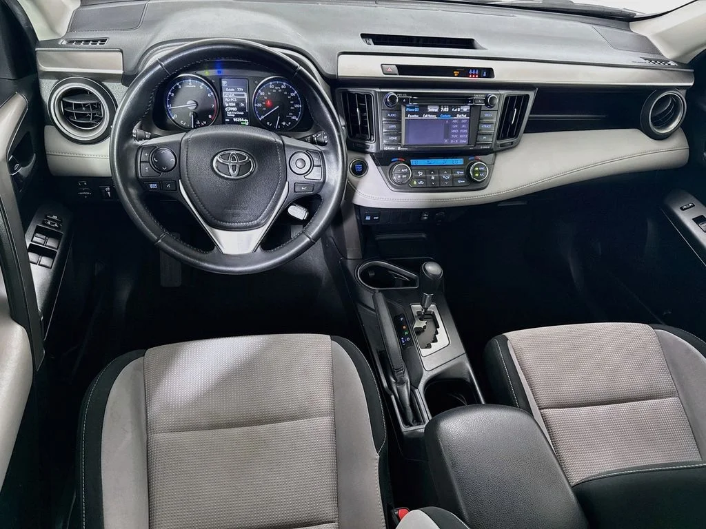 Certified Used 2018 Super White Toyota XLE image 19