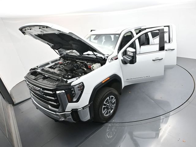 Used 2025 White GMC SLT image 47