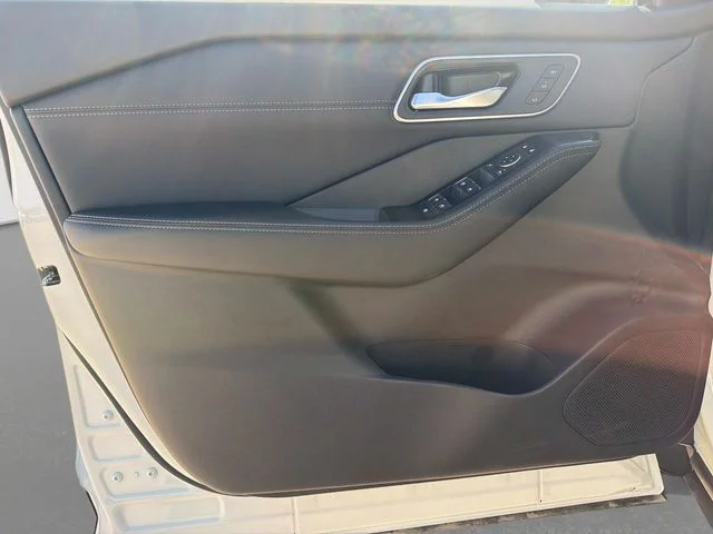 New 2026 Everest White Pearl TriCoat Nissan Platinum image 20