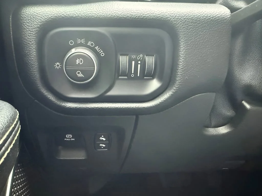 Used 2019  Ram Laramie image 25