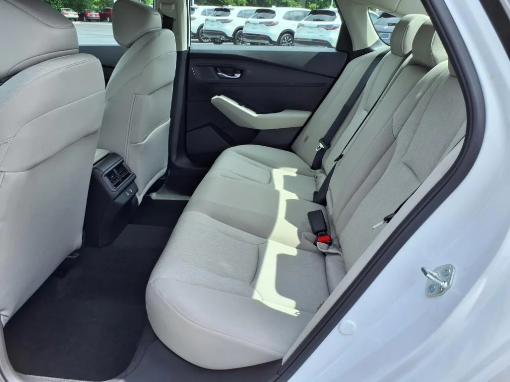 2025 Honda Accord SE - Photo 12