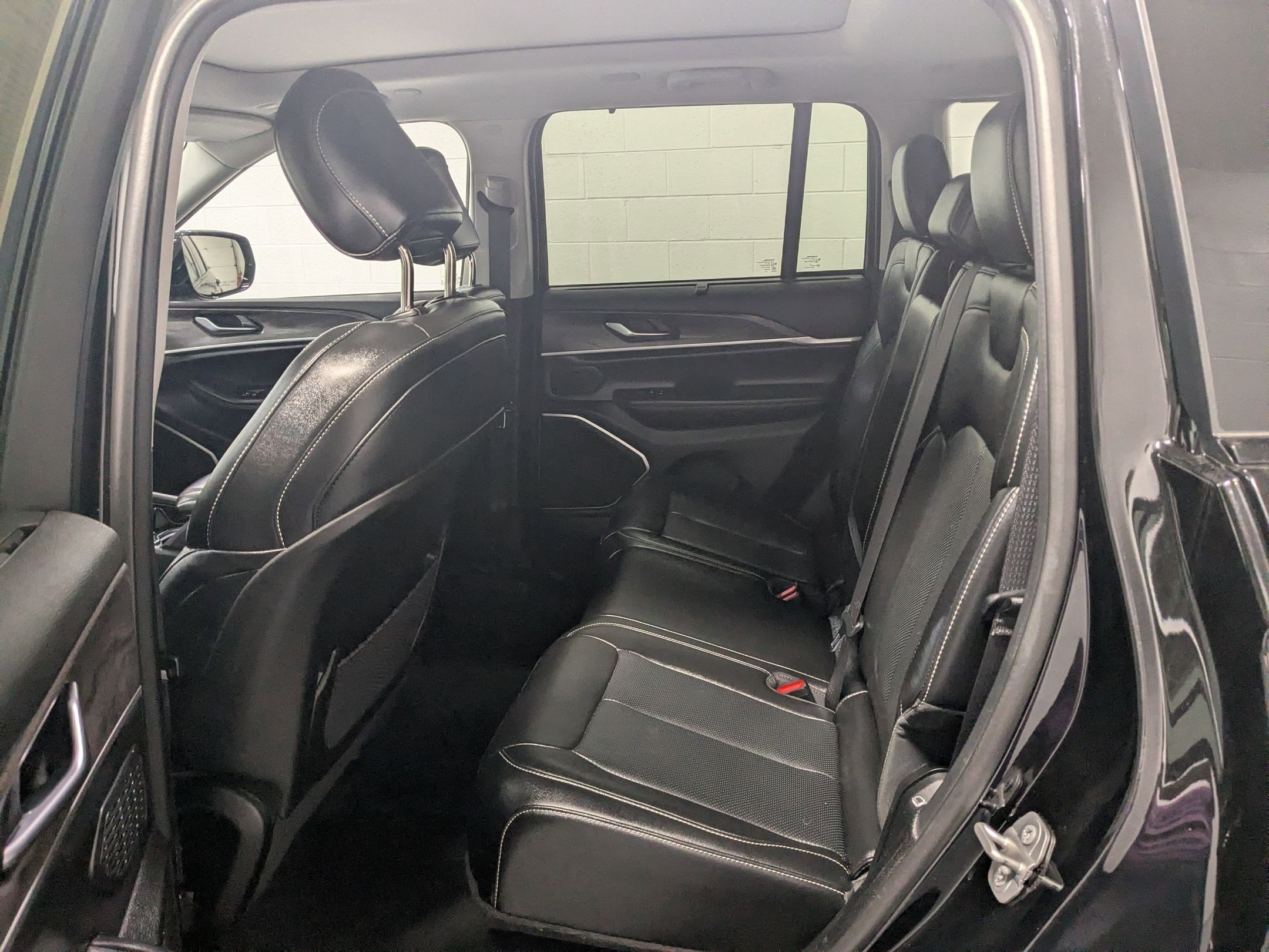 Used 2022 Diamond Black Crystal Pearlcoat Jeep 4xe image 22