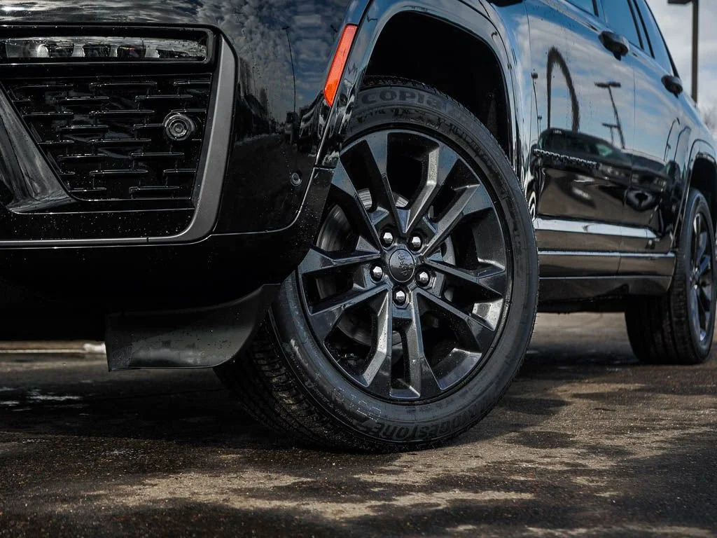 New 2026 Diamond Black Crystal Pearlcoat Jeep Limited Reserve image 6