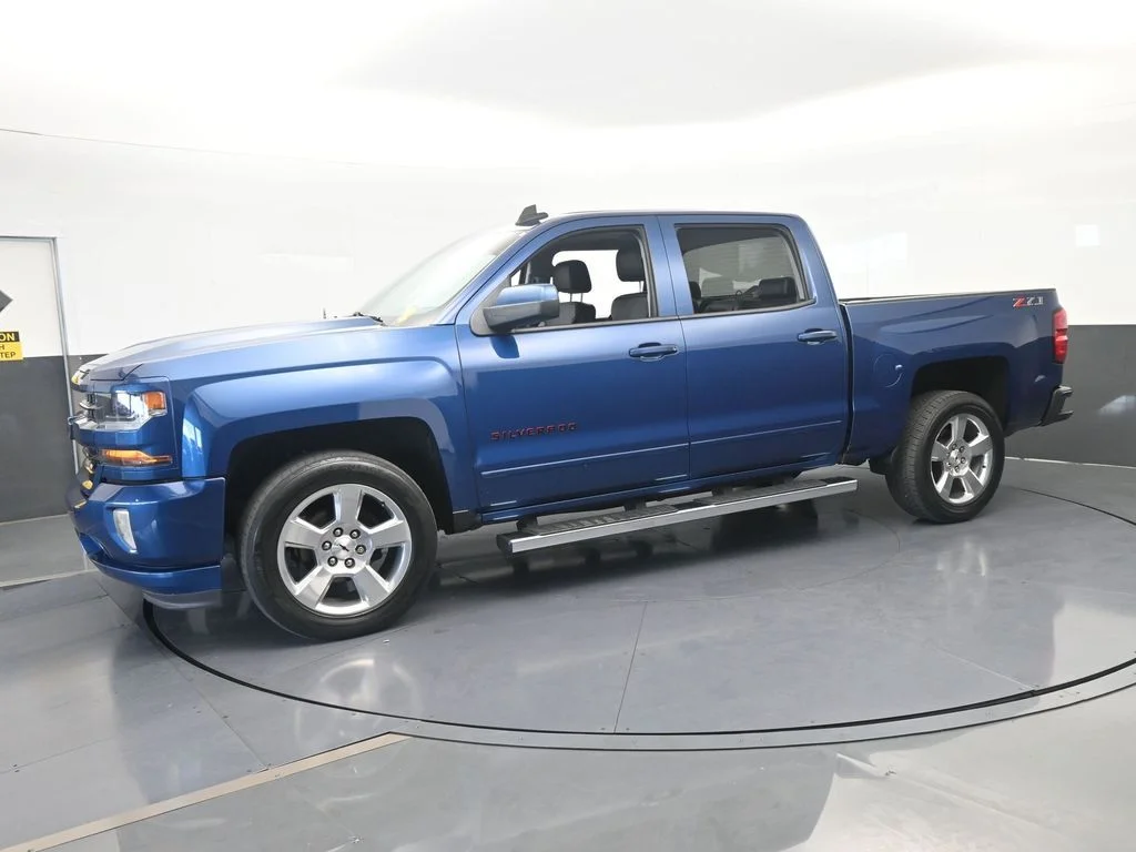 Used 2016 Deep Ocean Blue Metallic Chevrolet LT image 1