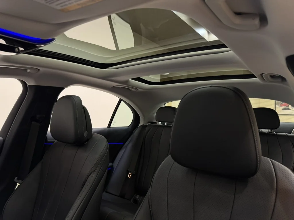2025 Mercedes-Benz E-Class E350 - Photo 19