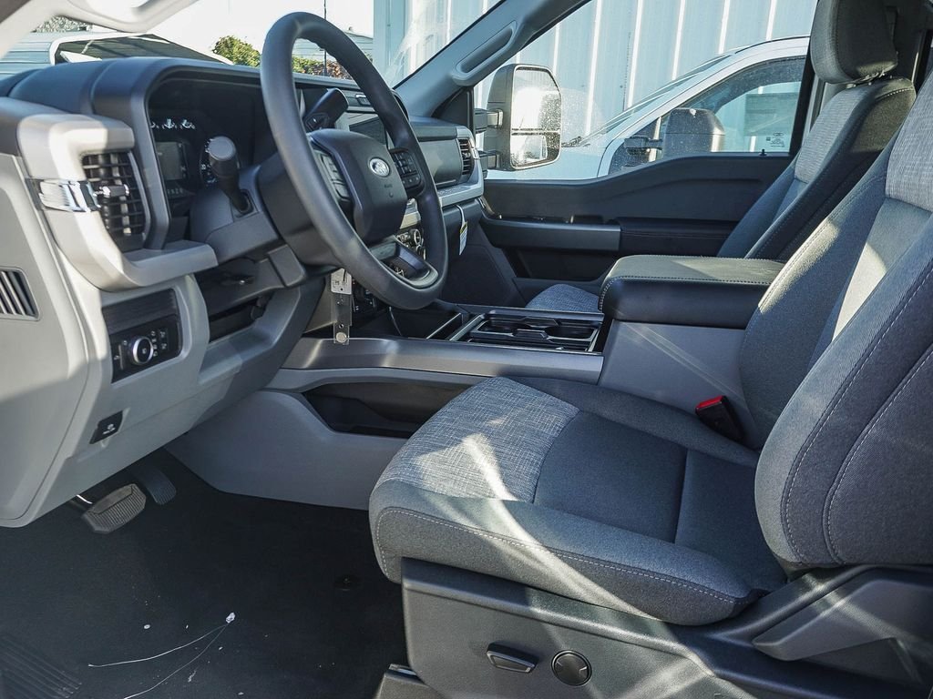 New 2026 Oxford White Ford XLT image 17