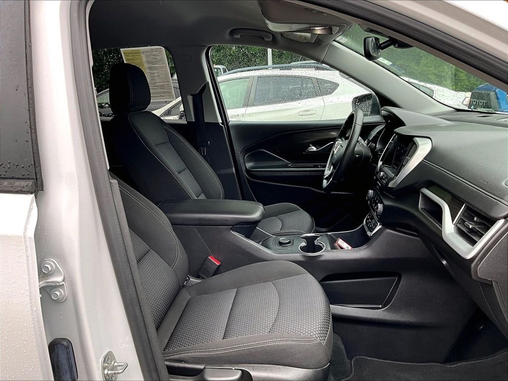 Used 2024 White GMC SLE image 11