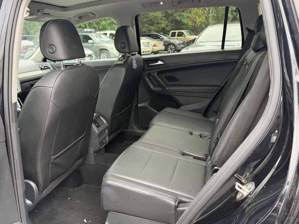 Used 2018 Black Volkswagen 2.0T SEL image 6